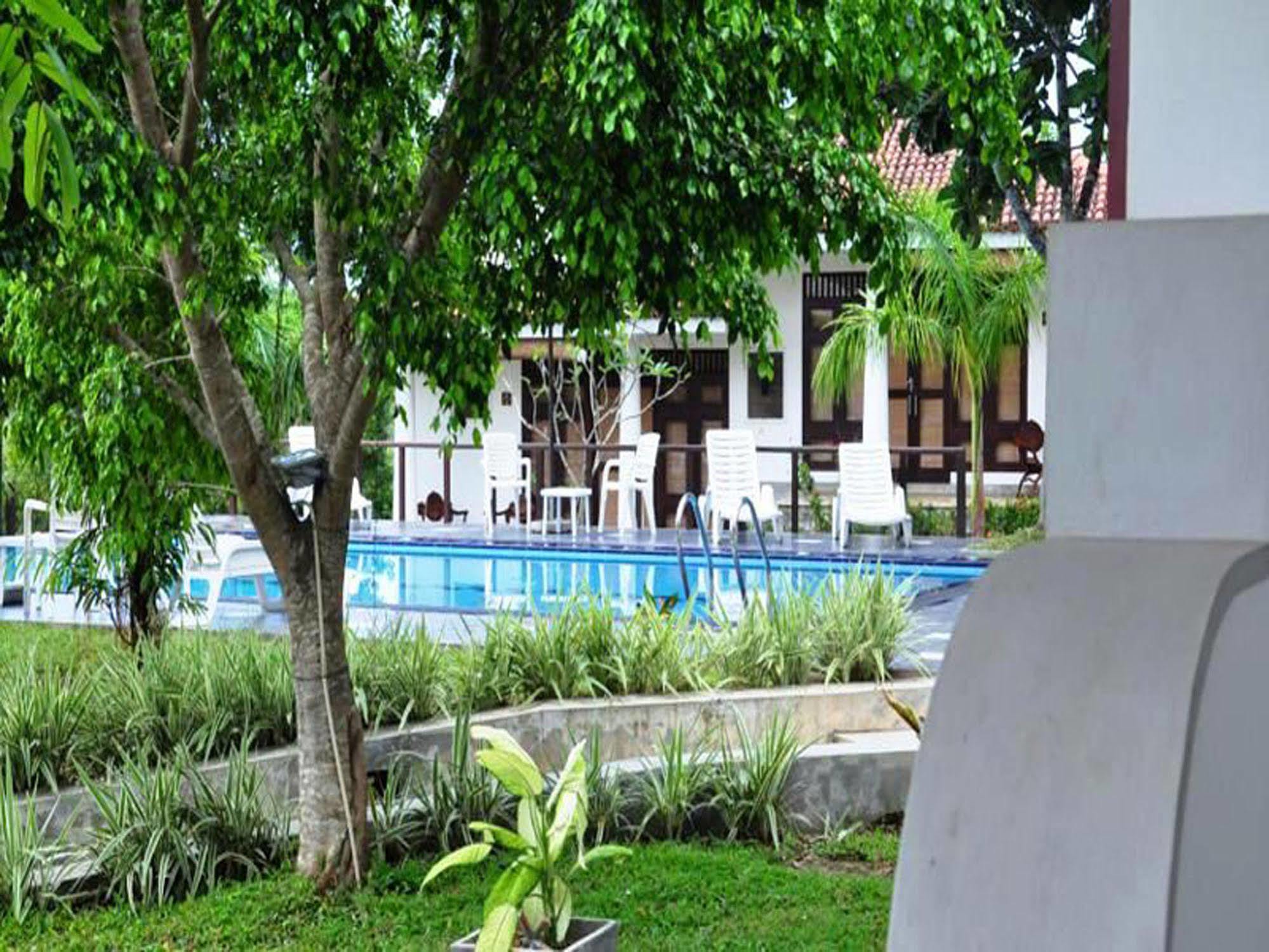 ฟอร์ต เอดจ์ รีทรีต Hotel อูนาวาตูนา ภายนอก รูปภาพ